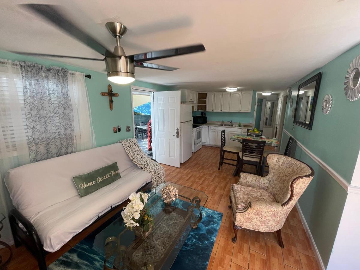 Апартаменты 4BR Downtown House Near Beach, Pet Friendly