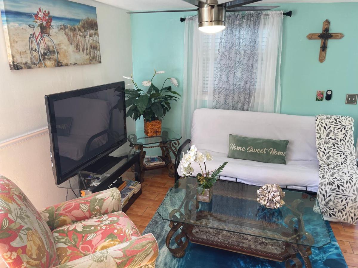 Апартаменты 4BR Downtown House Near Beach, Pet Friendly
