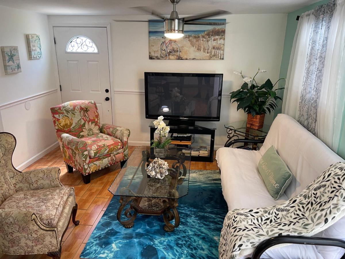Апартаменты 4BR Downtown House Near Beach, Pet Friendly