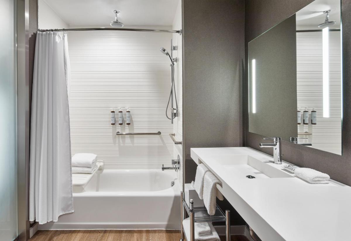 Отель AC Hotel by Marriott Miami Aventura