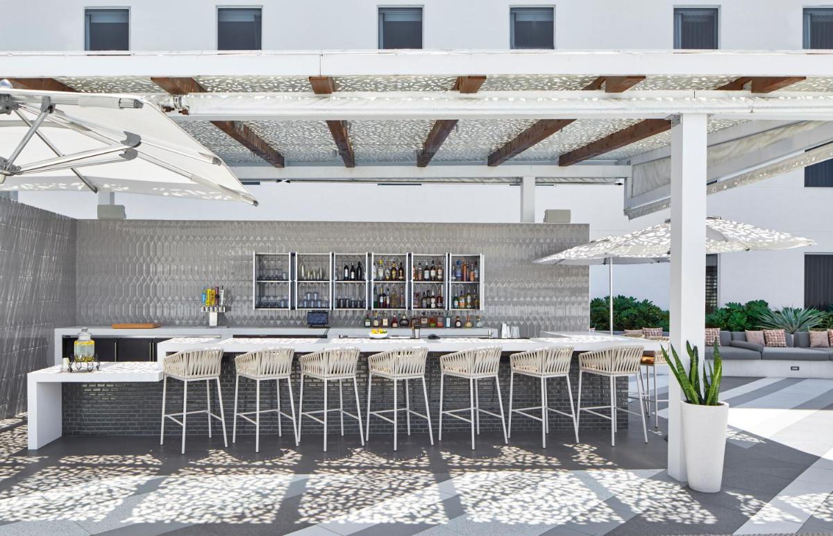 Отель AC Hotel by Marriott Miami Aventura
