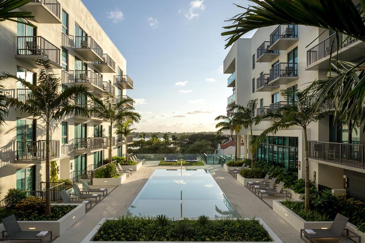 Отель AKA West Palm