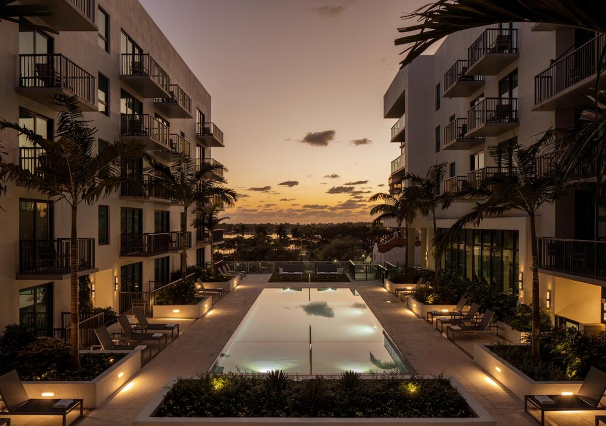Отель AKA West Palm