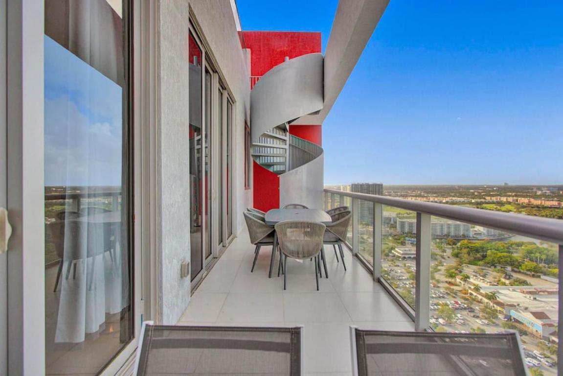 Апартаменты AMAZING PENTHOUSE w PRIVATE ROOF TERRACE