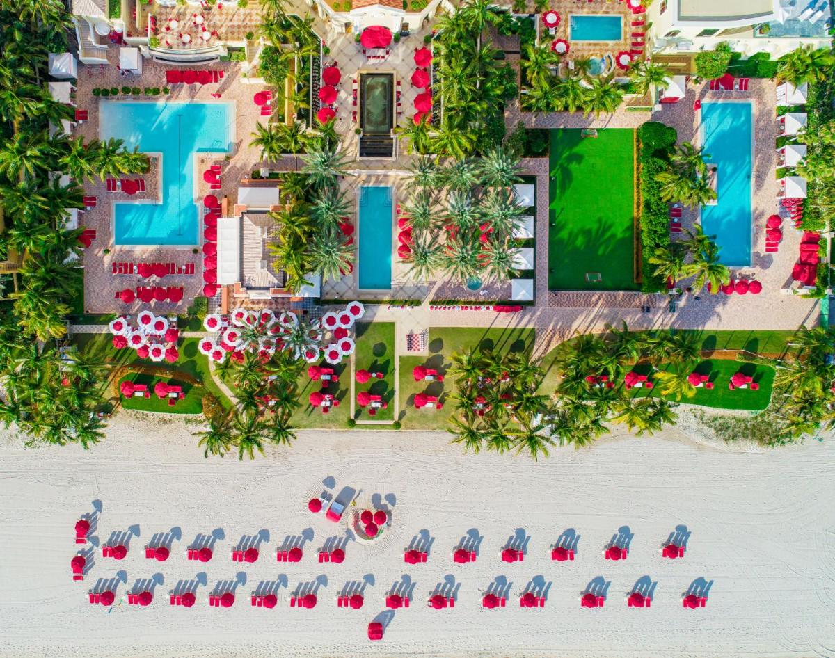 Отель Acqualina Resort and Residences