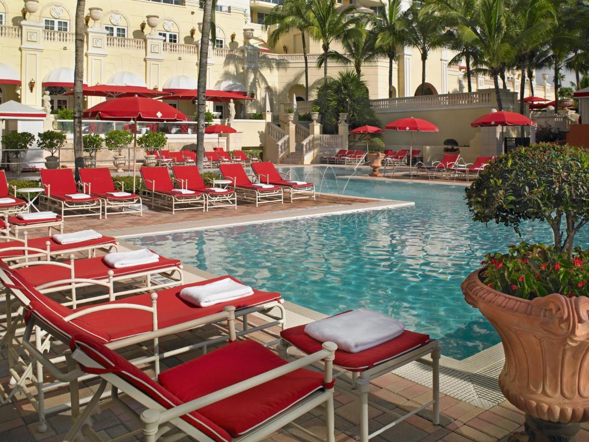 Отель Acqualina Resort and Residences