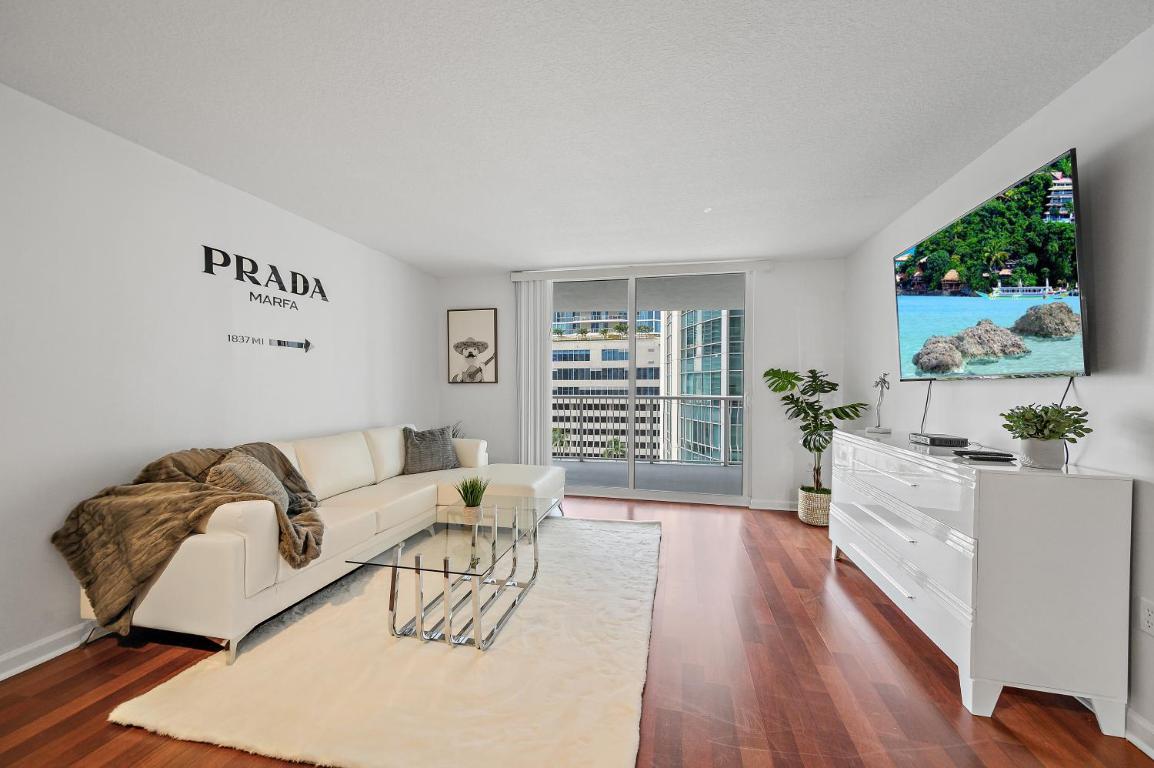 Апартаменты Amazing Brickell Unit With City Views & Free Parking