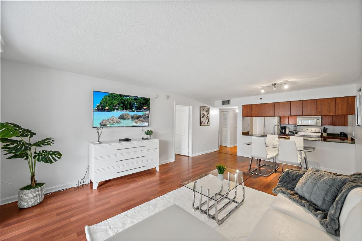 Апартаменты Amazing Brickell Unit With City Views & Free Parking