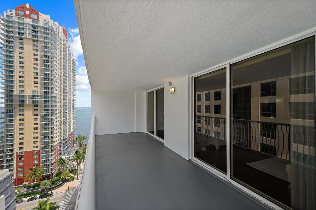 Апартаменты Amazing Brickell Unit With City Views & Free Parking