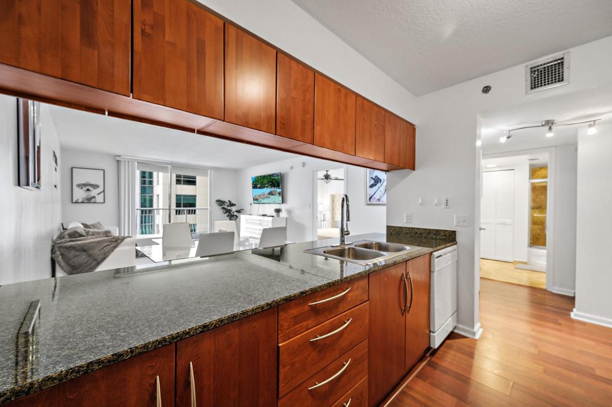Апартаменты Amazing Brickell Unit With City Views & Free Parking