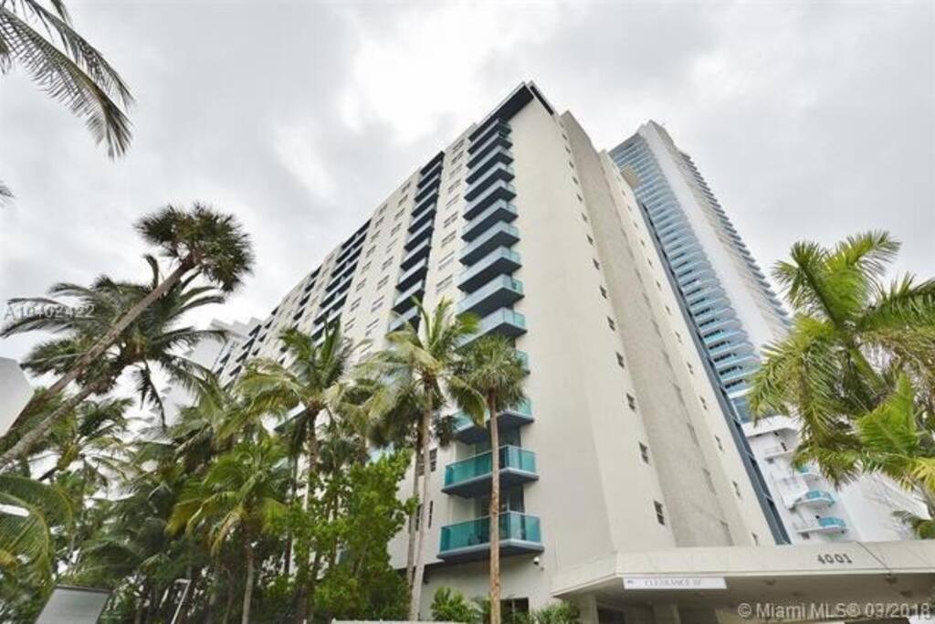 Апартаменты Beautiful penthouse condo with stunning views of both ocean and city