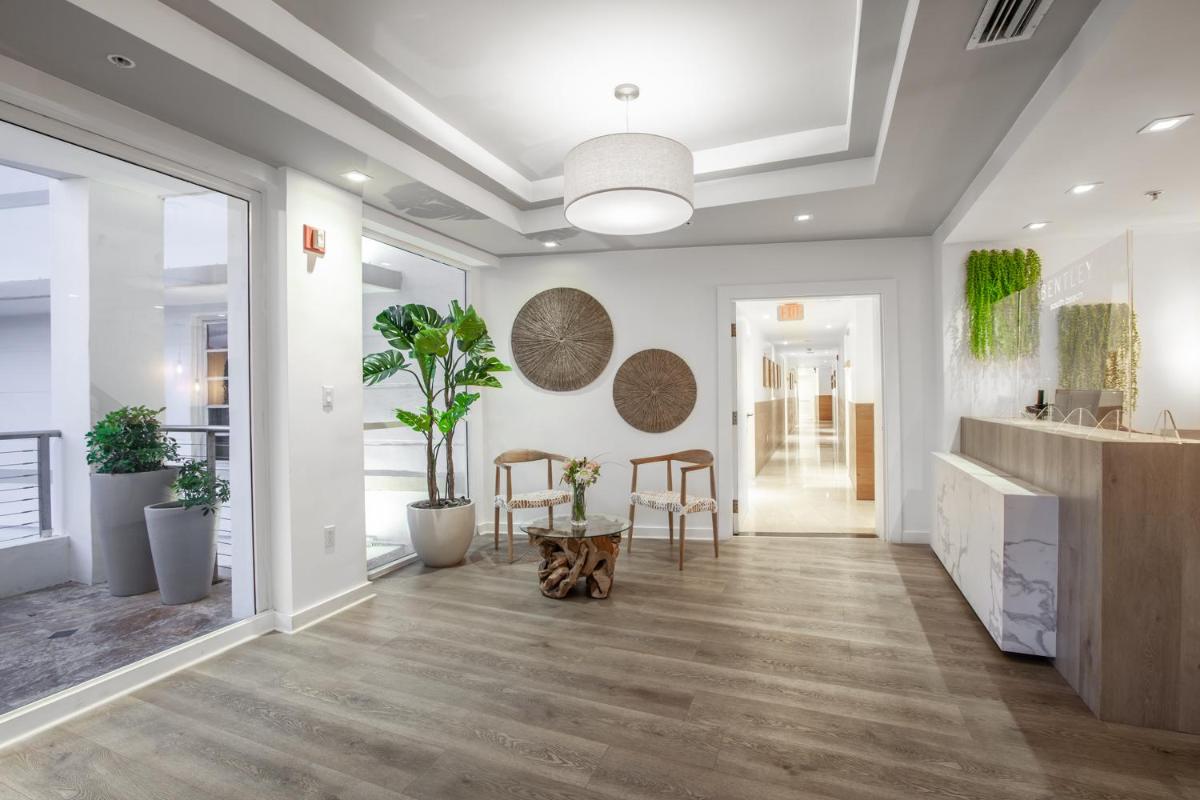 Отель Bentley Hotel South Beach