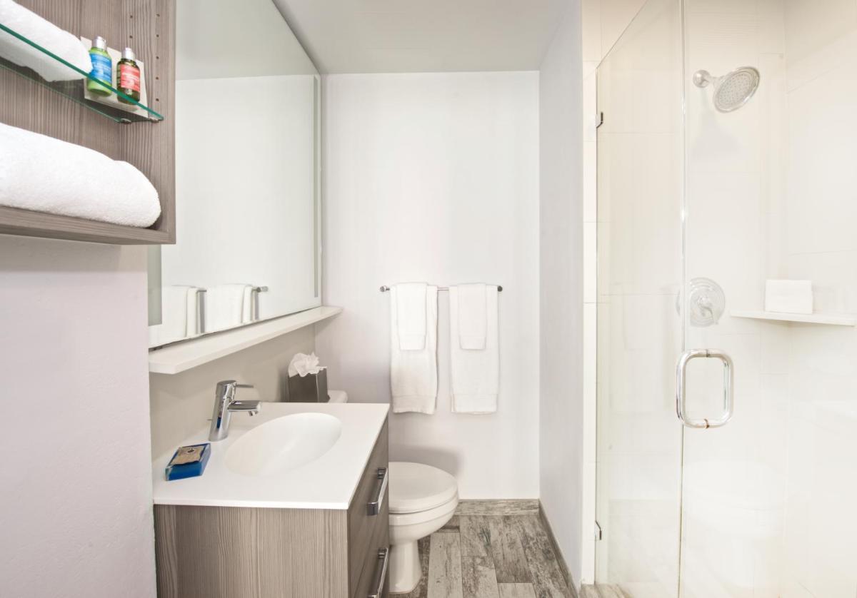 Отель Blue Moon Hotel