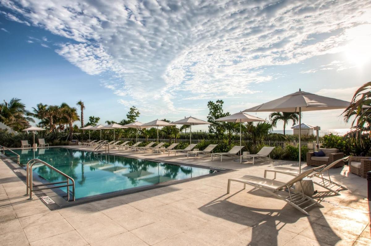 Отель Bluebird Suites Monte Carlo Miami Beach
