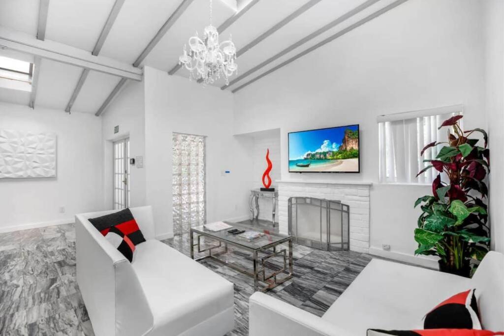 Апартаменты Bright Luxe Home Central Area
