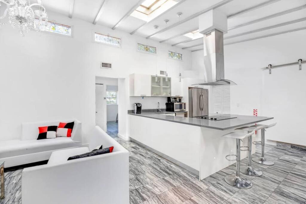 Апартаменты Bright Luxe Home Central Area