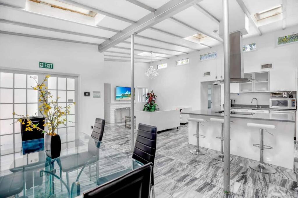 Апартаменты Bright Luxe Home Central Area