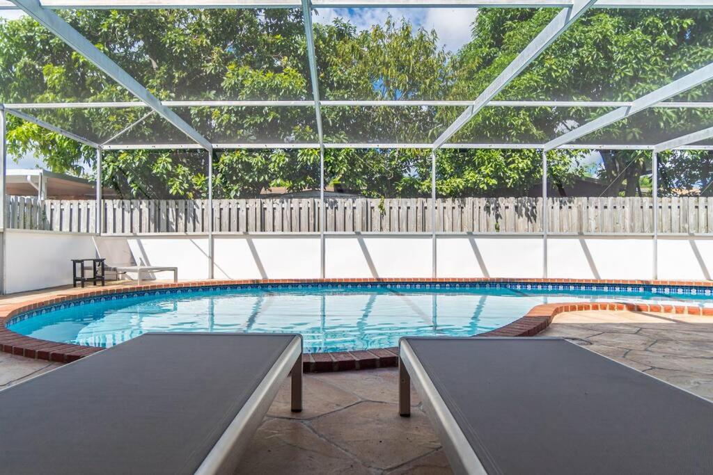 Апартаменты Bright and Stylish 4 bedroom Home with Private Pool