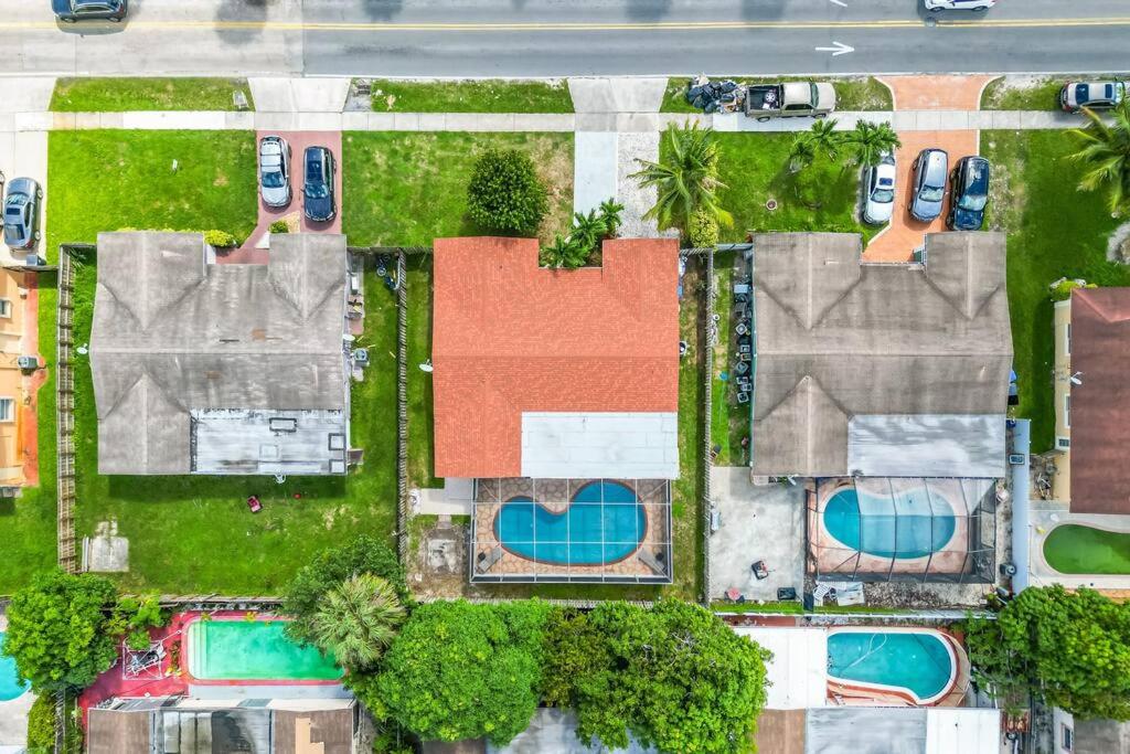 Апартаменты Bright and Stylish 4 bedroom Home with Private Pool