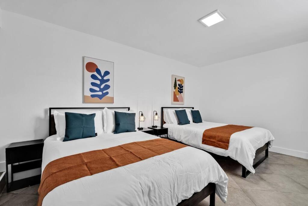 Апартаменты Bright and Stylish 4 bedroom Home with Private Pool