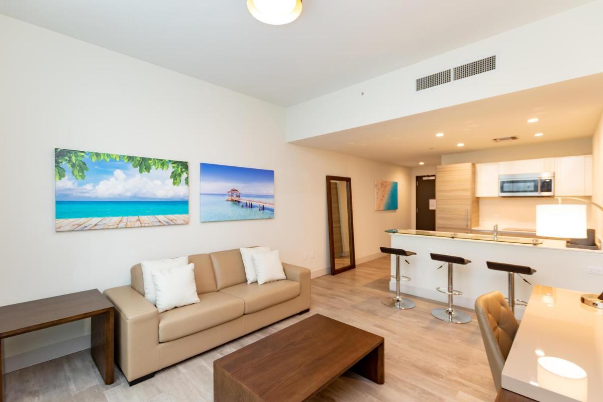 Отель CH Luxury Condos & Studios On The Beach