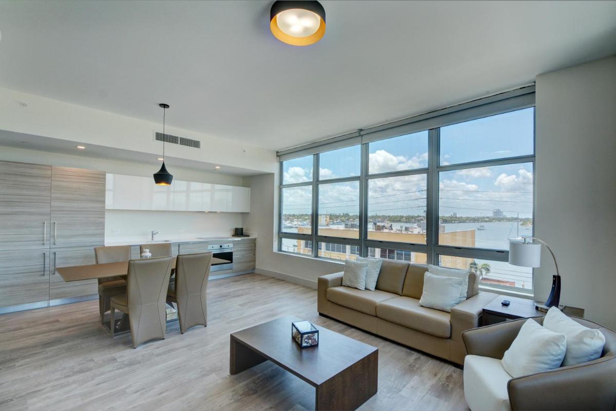 Отель CH Luxury Condos & Studios On The Beach