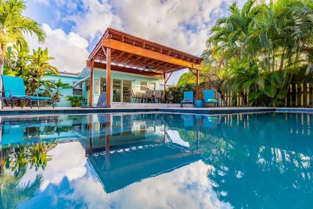 Апартаменты Chic Villa/5 Min to Beach/Pool/Top Location