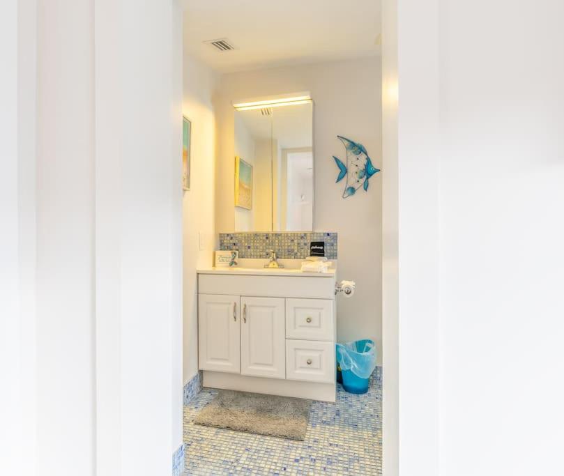 Апартаменты Chic Villa/5 Min to Beach/Pool/Top Location