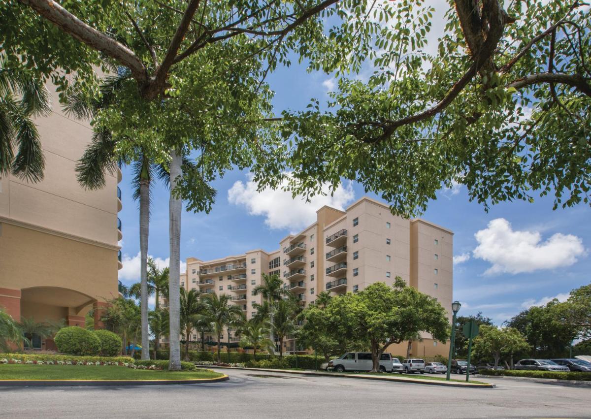 Отель Club Wyndham Palm-Aire