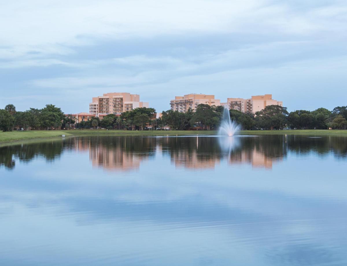 Отель Club Wyndham Palm-Aire