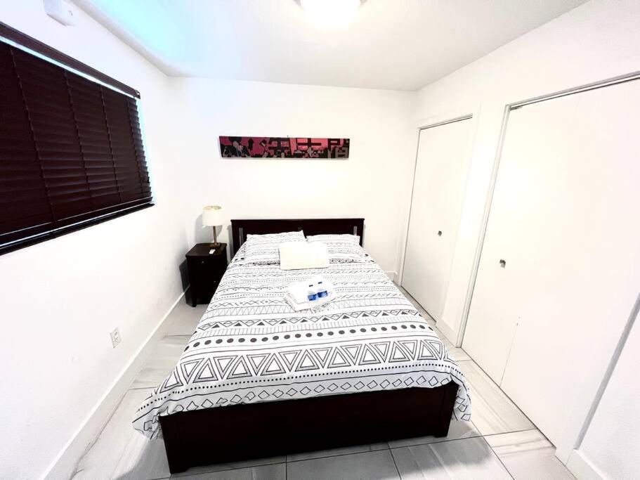 Апартаменты Cocont Grove, walking distance to everything!