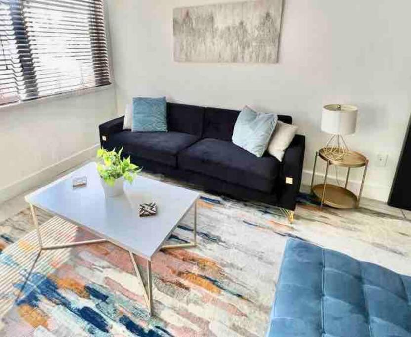 Апартаменты Cocont Grove, walking distance to everything!