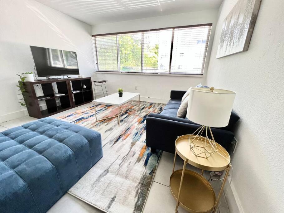 Апартаменты Cocont Grove, walking distance to everything!