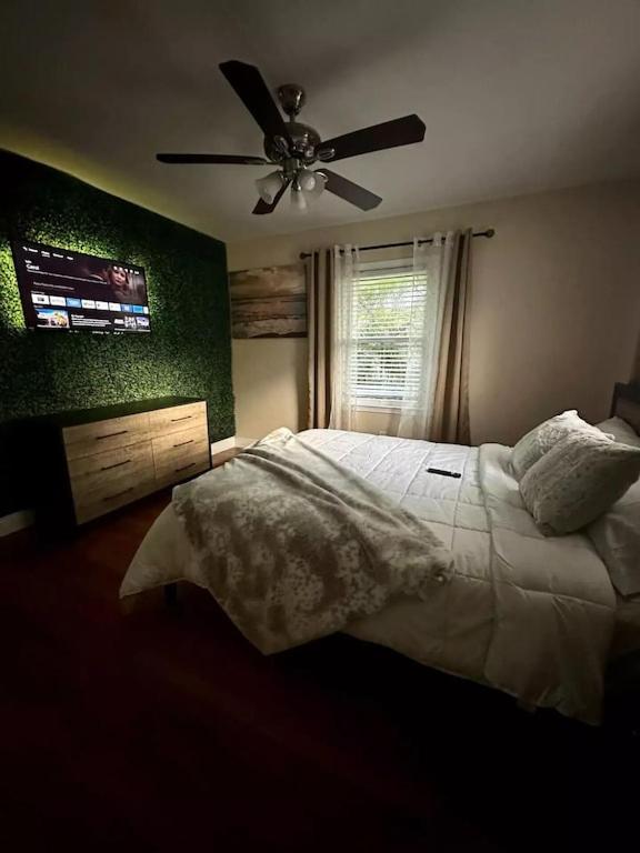 Апартаменты Comfy home minutes from warm sandy beaches and popular restaurants!