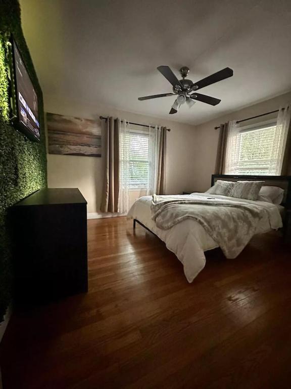 Апартаменты Comfy home minutes from warm sandy beaches and popular restaurants!