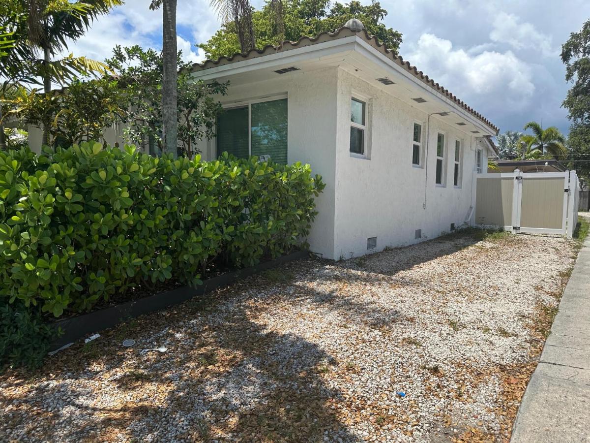 Апартаменты Comfy home minutes from warm sandy beaches and popular restaurants!