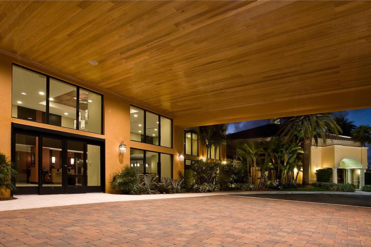 Отель Courtyard by Marriott Boynton Beach