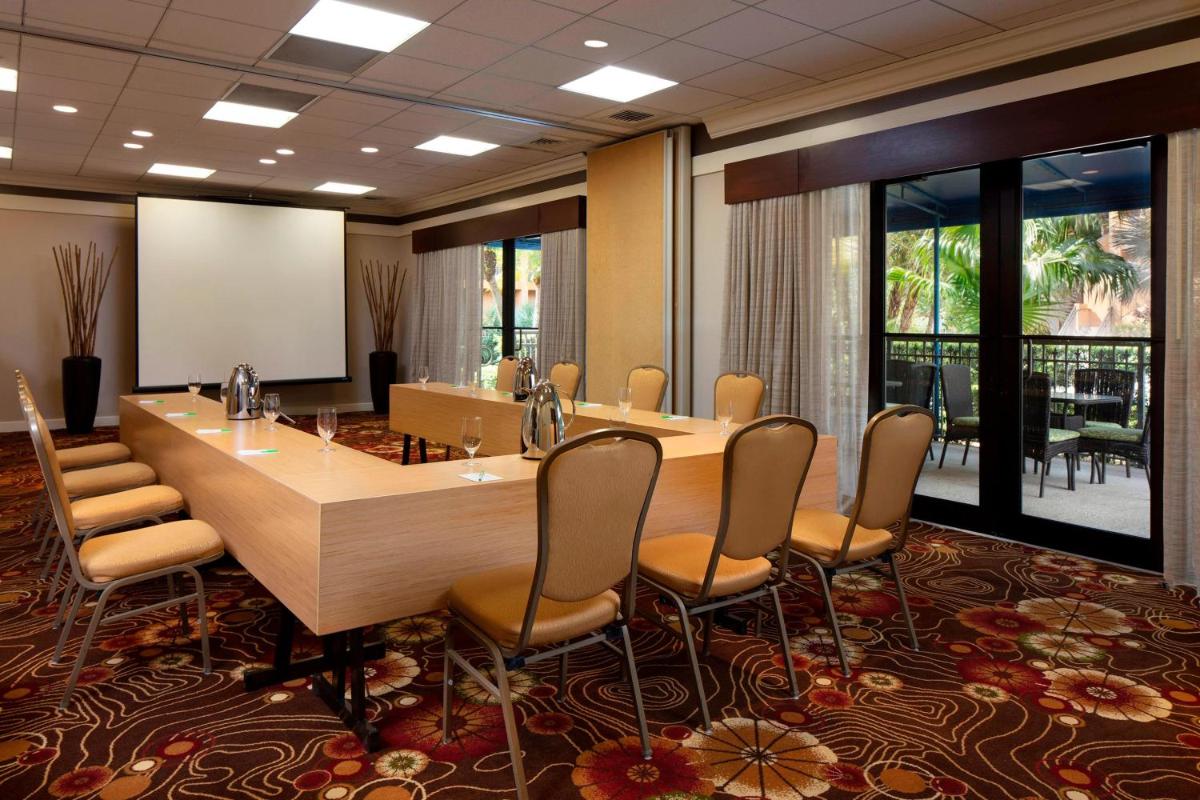 Отель Courtyard by Marriott Boynton Beach