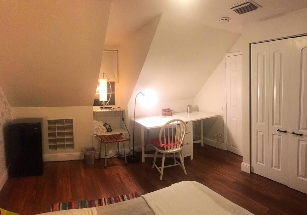 Апартаменты Cozy Chalet near the Design District
