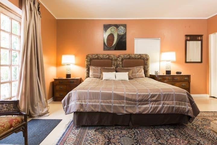 Апартаменты Cozy House 3 large bedrooms 3full bath and king beds