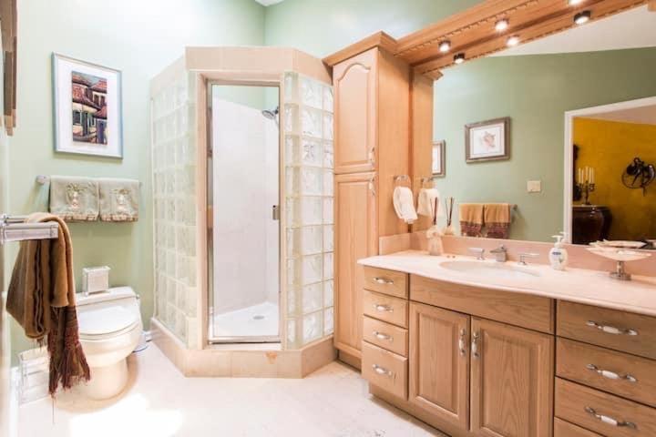 Апартаменты Cozy House 3 large bedrooms 3full bath and king beds