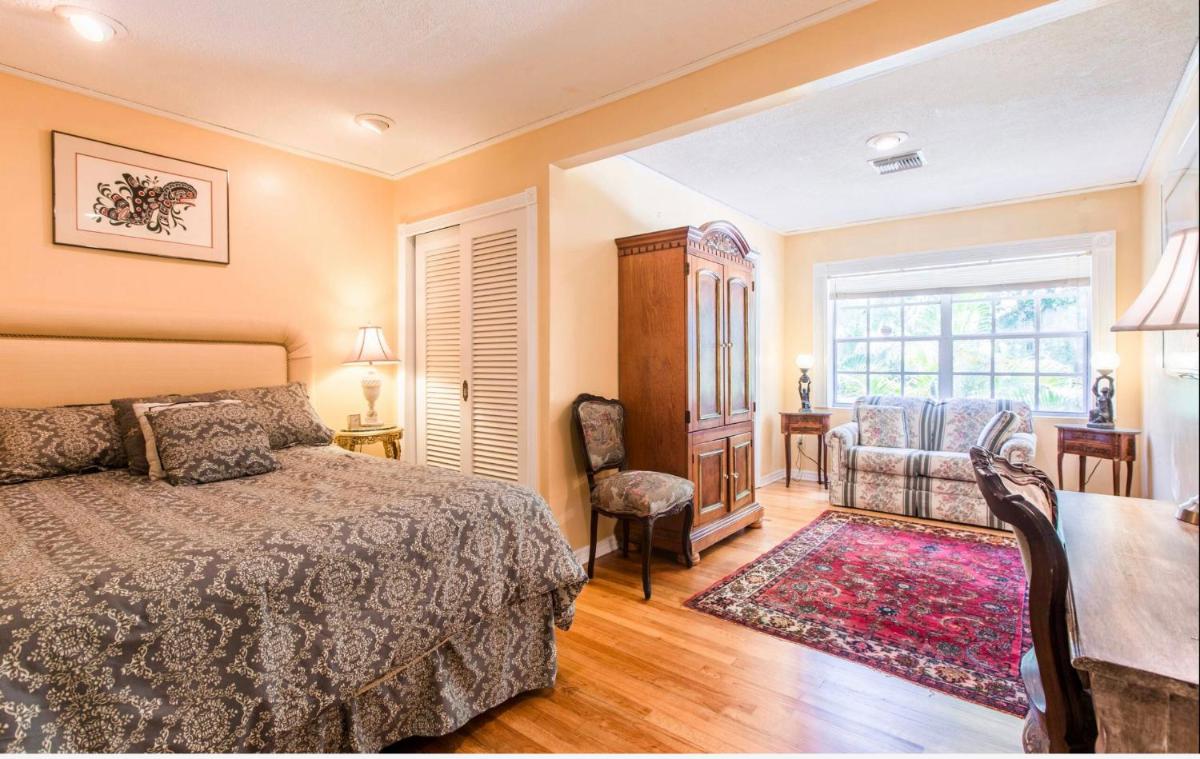 Апартаменты Cozy House 3 large bedrooms 3full bath and king beds