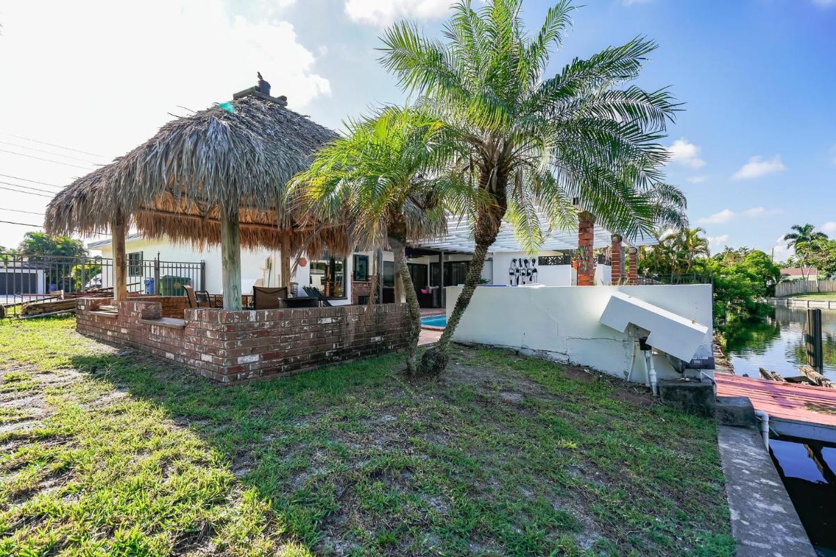 Апартаменты Crush’s Waterfront Oasis Home with Private Pool home