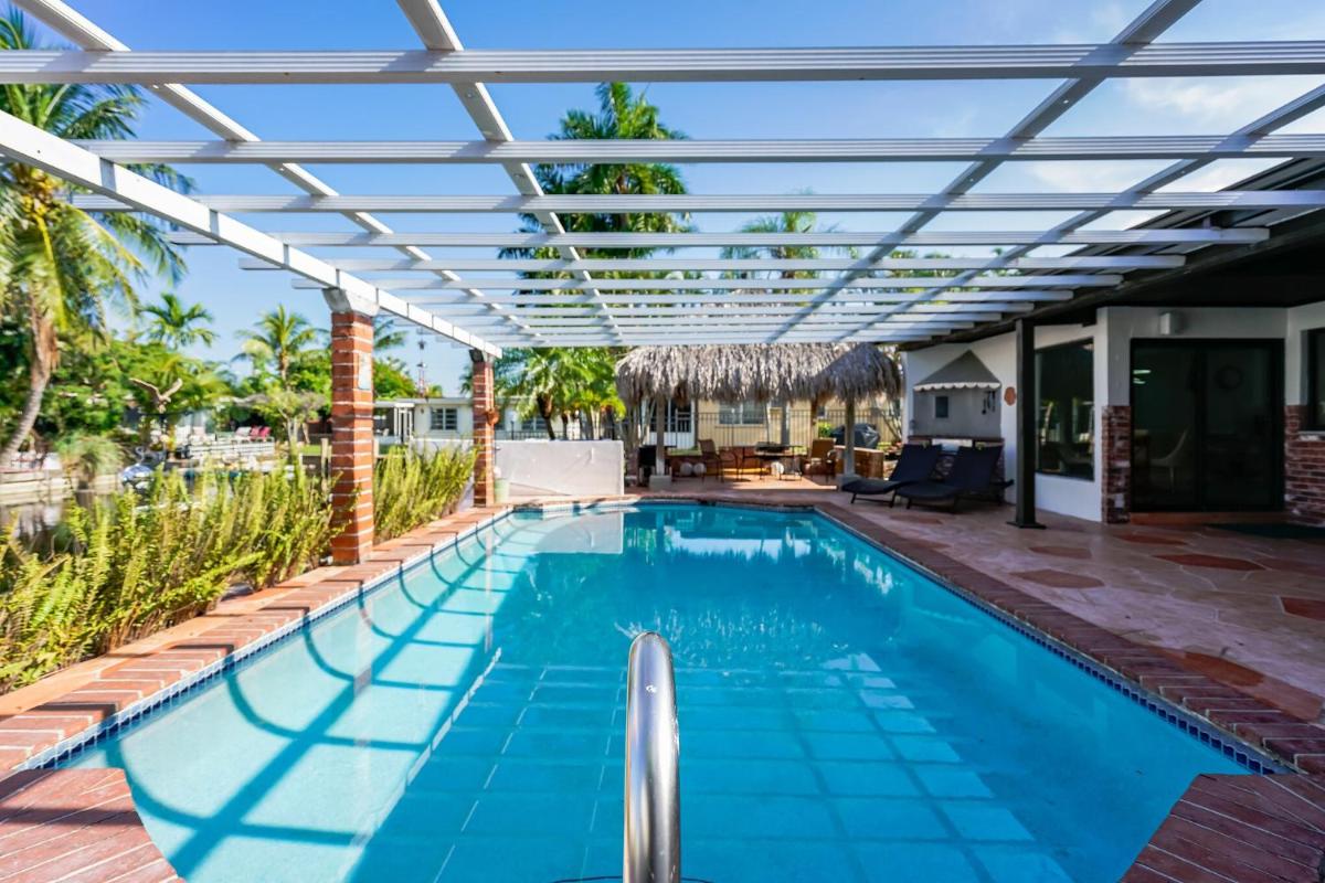Апартаменты Crush’s Waterfront Oasis Home with Private Pool home