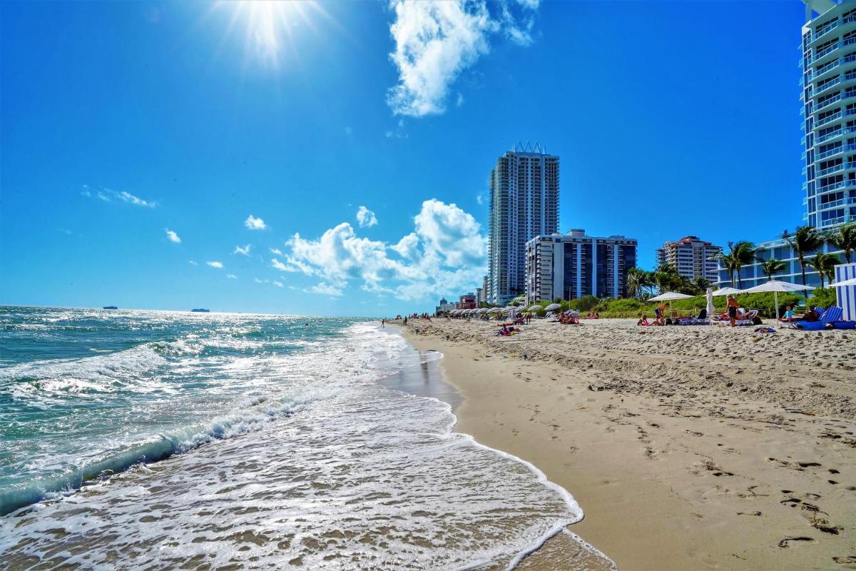 Апартаменты Dharma Home Suites Miami Beach at Monte Carlo