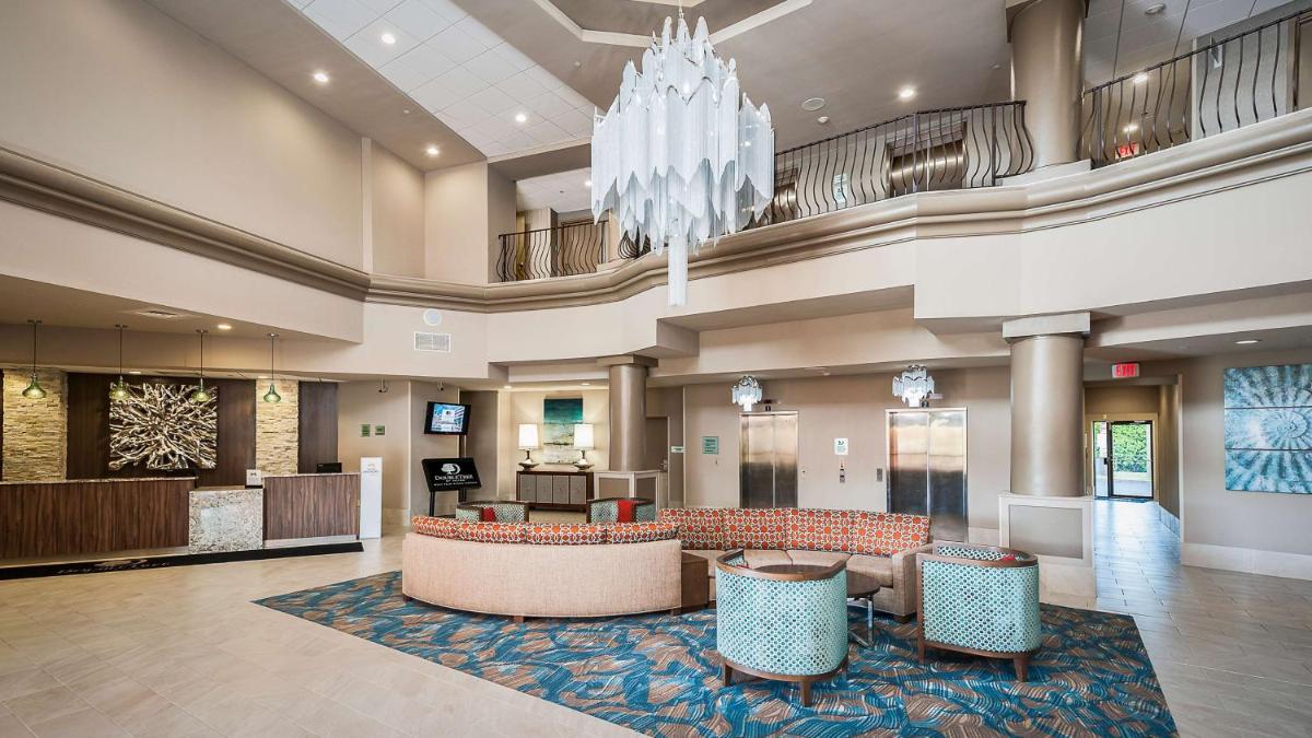 Отель DoubleTree by Hilton Hotel West Palm Beach Airport