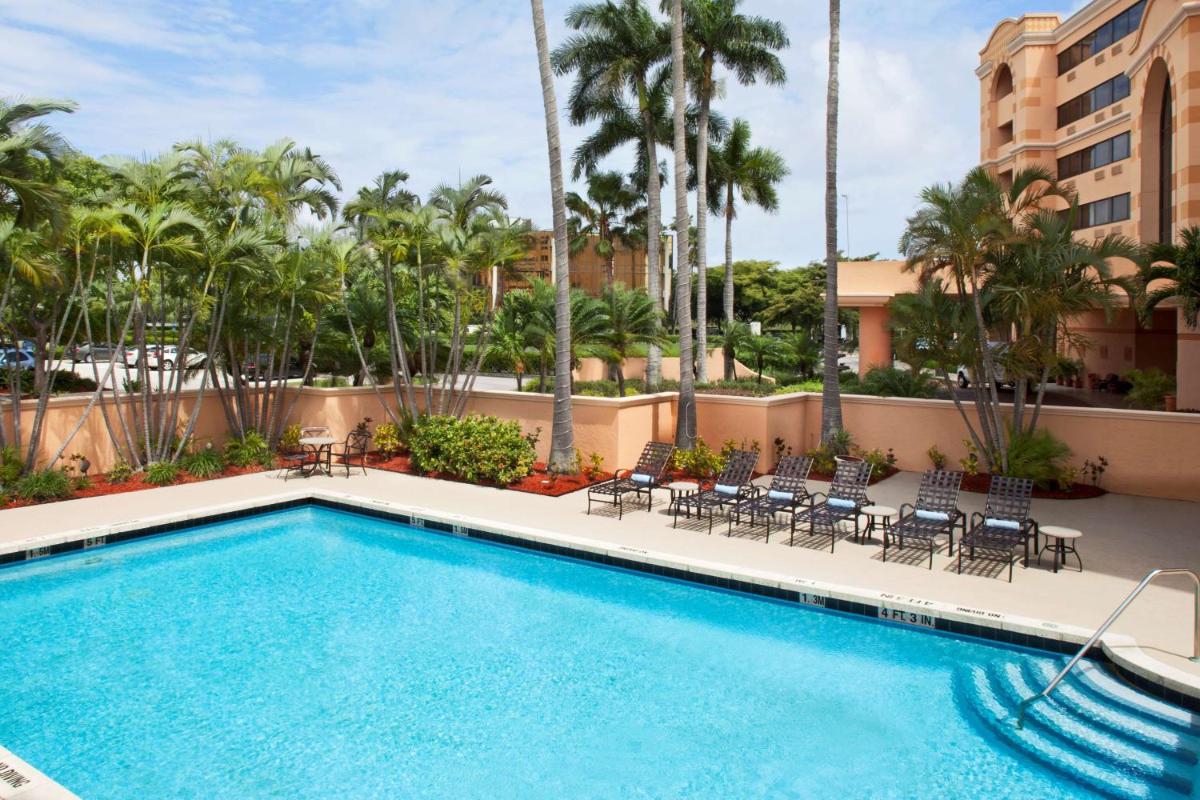 Отель DoubleTree by Hilton Hotel West Palm Beach Airport