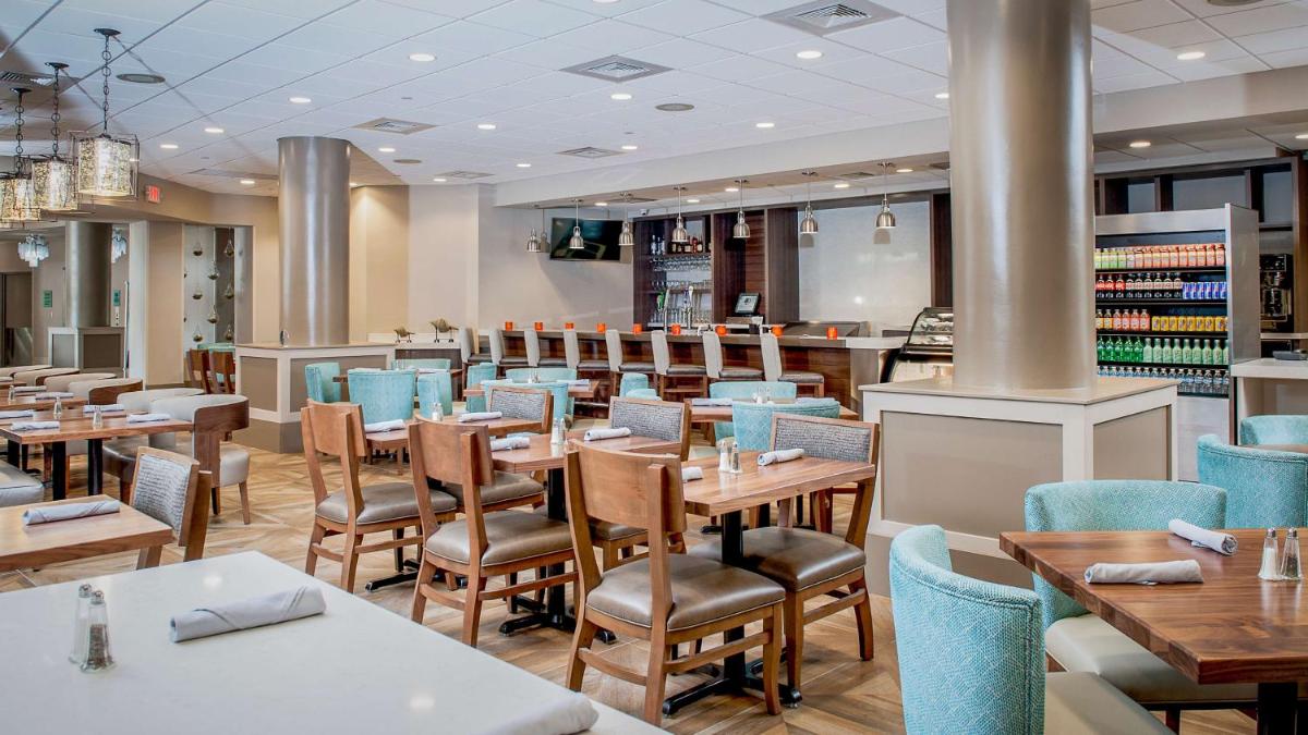 Отель DoubleTree by Hilton Hotel West Palm Beach Airport
