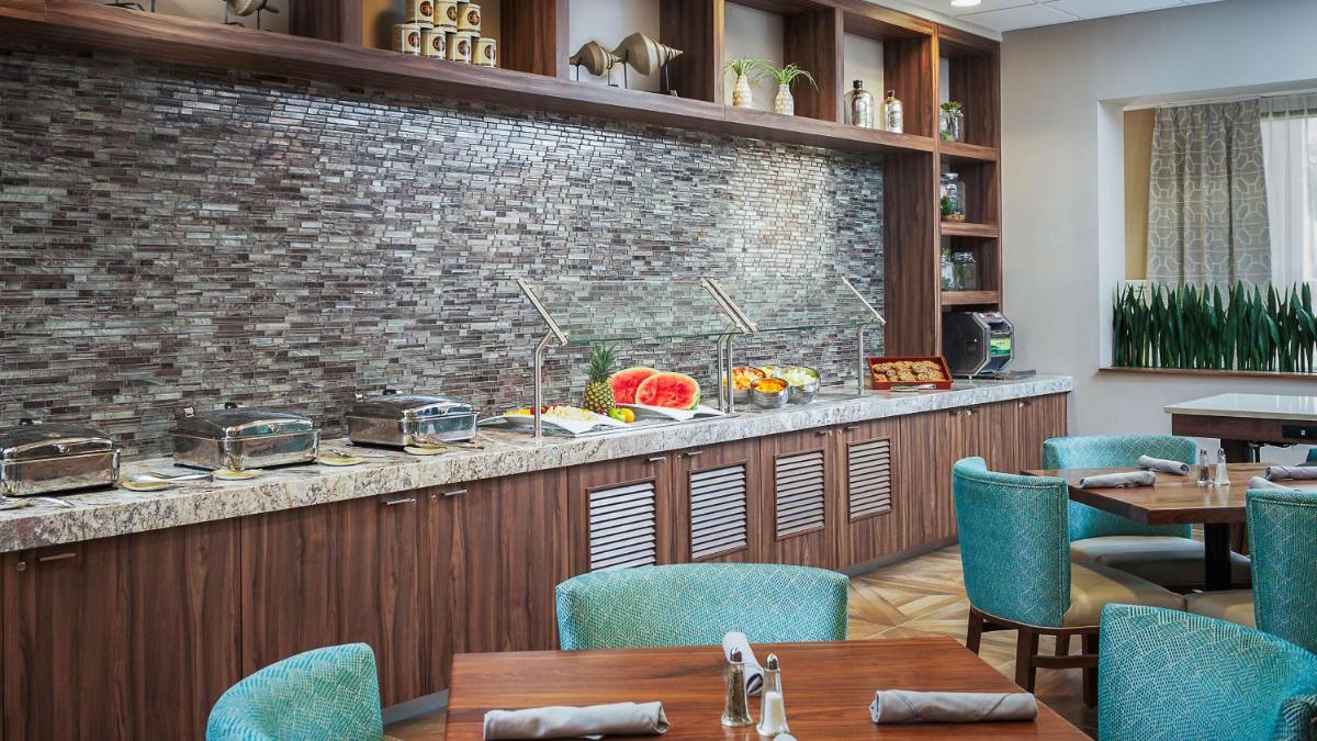 Отель DoubleTree by Hilton Hotel West Palm Beach Airport