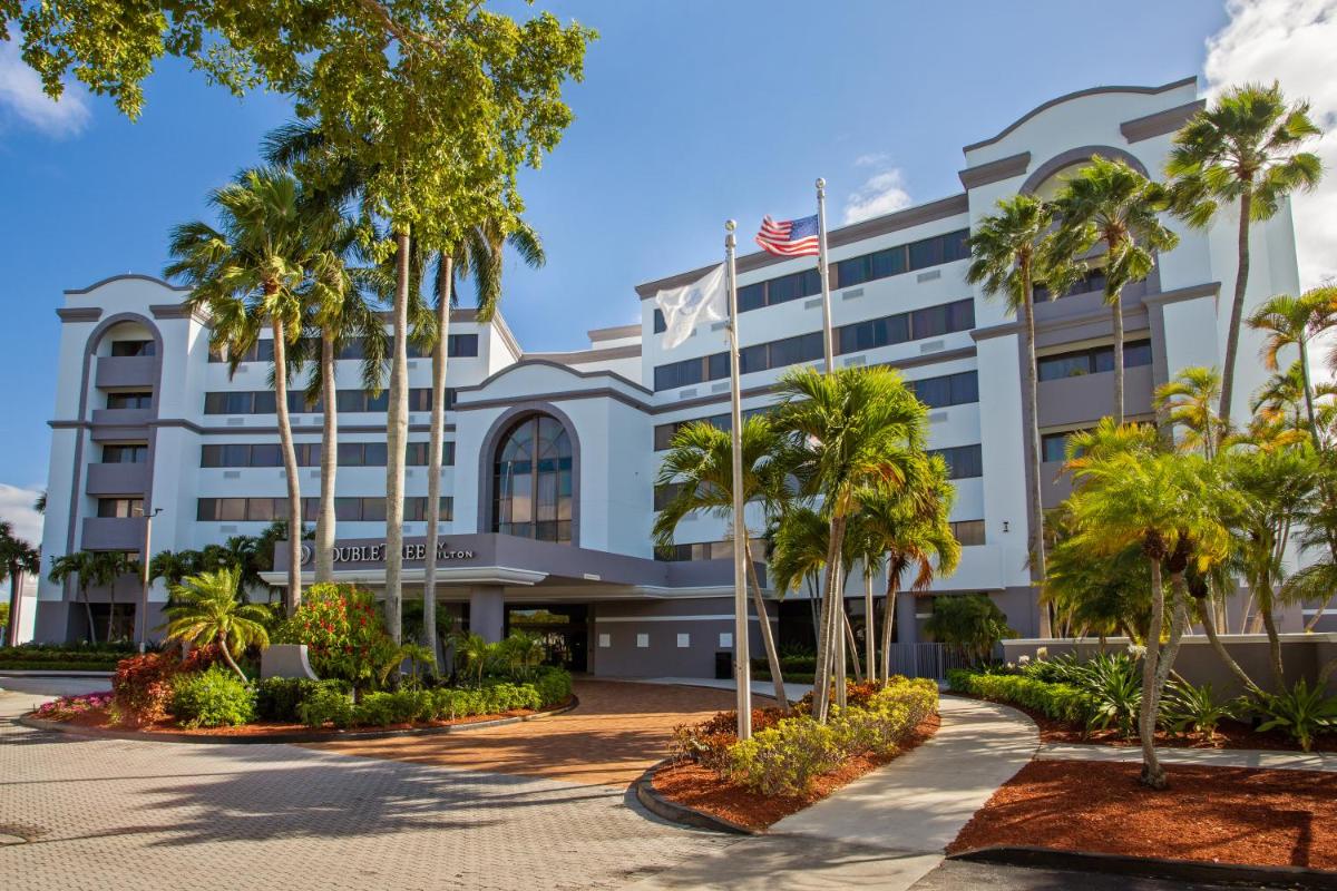 Отель DoubleTree by Hilton Hotel West Palm Beach Airport